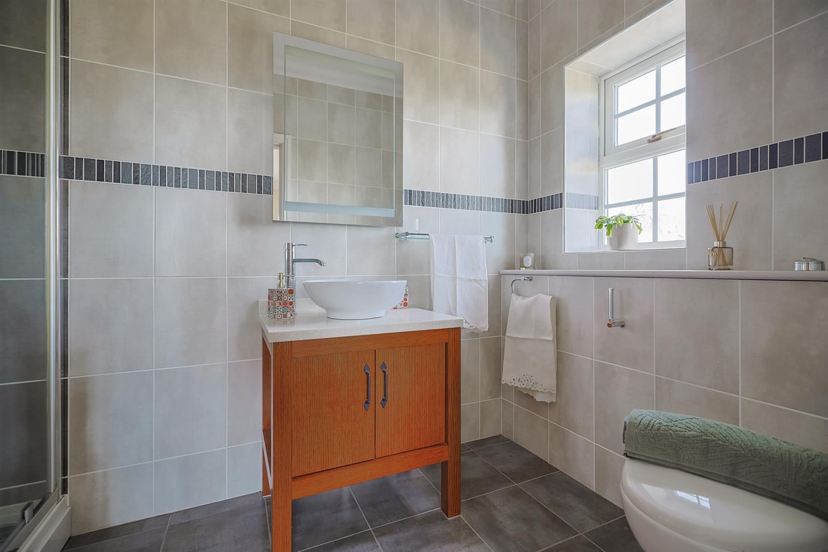 6 Clos Y Parc, Five Roads, Llanelli, SA15 5HB